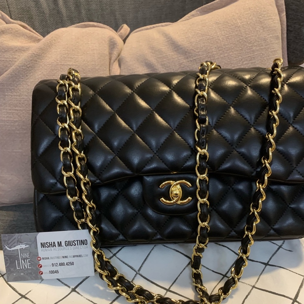 SOLD !!Authentic EUC CHANEL Medium Classic